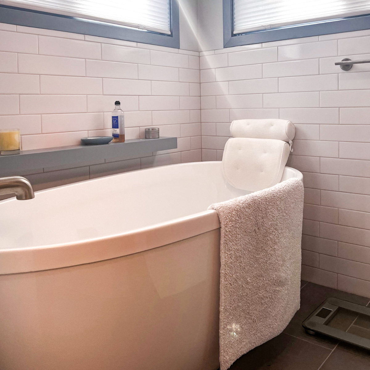 1-valentine-dr-om-design-interior-remodel-bathroom-claw-tub-white-tile