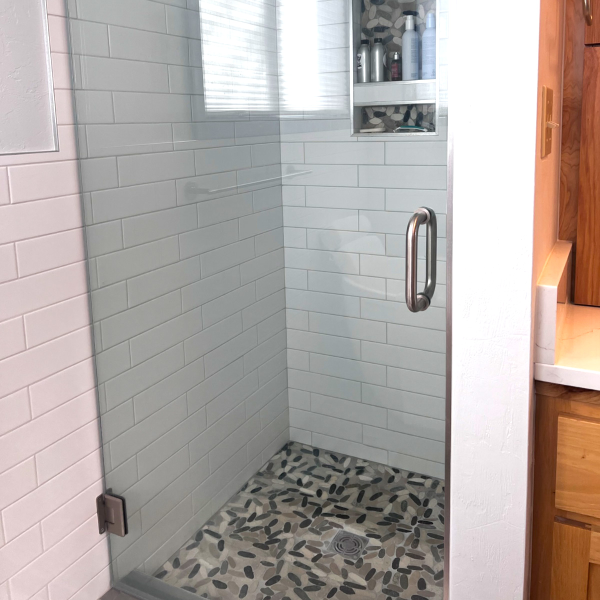 1-valentine-dr-om-design-interior-remodel-bathroom-shower-gray-tile