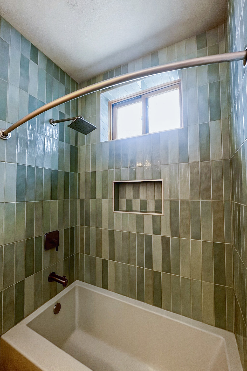 valentine-dr-om-design-vertical-subway-tile